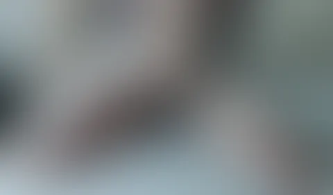 Reibe meine nasse F***e bis ich geil komme