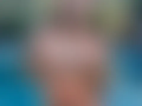 Oh da sind die Nippel im Pool hart geworden 🤭