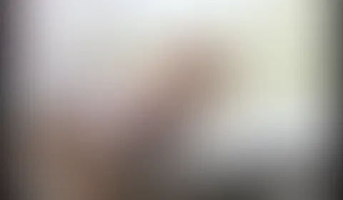 In der Gefängnisklinik geht es ab. Und heute hat wieder die geile Dr. Nora Dienst. Sie weiß wie sie mit ihren Patientinnen umgehen muss. Doch diesmal nimmt sie mich ganz schön ran. Der Pumpplug sitzt
