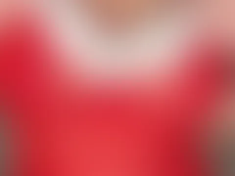 Wenn die Glocken läuten, wird’s selten brav bei mir 😏🔔 Dieses Video ist nur für euch, meine Abonnenten. Macht euch bereit für ein kleines Extra… das große kommt Morgen 😋🎅🏼 🎄