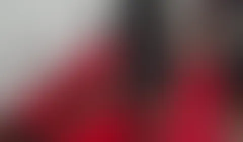 GEFESSELT, GEF**KT und VOLLGESPRITZT: Sissy-S******e wird beim Userdreh von TS rangenommen.