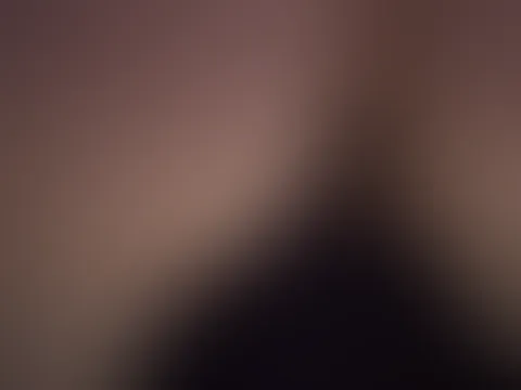 Geiler A***h, Plug im Po und S*****z einführen...