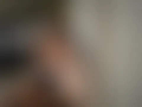 Meine Brüste liegen frei. Du kannst sie sofort anfassen. Wie lang kannst du dich beherrschen?Komm zu mir und zeig mir was du als nächstes mit mir tust...💋