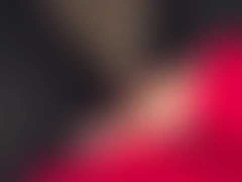 Möchtest du mir helfen beim ausziehen? 🫢😁💦 Bin so horny das ich mir in den schritt packen musste.🥵
