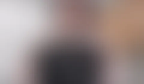 Nach dem ich, wie es sich für eine ordentliche Hausfrau gehört, meine Küche geputzt hab, verspürte ich so eine Lust und musste es mir dringend besorgen ;) Da durfte mein kleiner Dildo natürlich nicht