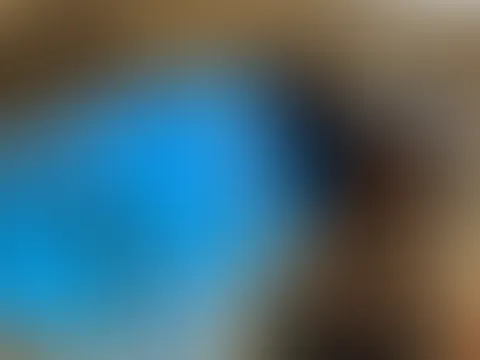 Ich liebe es, mit der Stimmung zu spielen … nur einen Hauch von Andeutung zu lassen, der die Dinge noch heißer macht 😏 Manchmal genügt ein einziger Blick, um die wildesten Fantasien zu wecken … und d