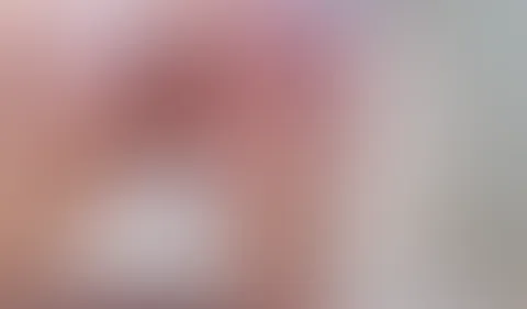 Meine p***y ist so angeschwollen und bereit für dich.