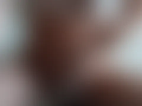 Wie gefalle ich dir in weißer Unterwäsche? Ein interessanter BH, oder? Ich würde jetzt wirklich gern wissen, woran du denkst. Hm? 🙈😋 Wie sind meine Brüste? Oder ob ich unten rasiert bin oder einen S