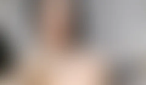 Guten Morgen. Erstmal Die boobies raus auf die Terrasse 😜