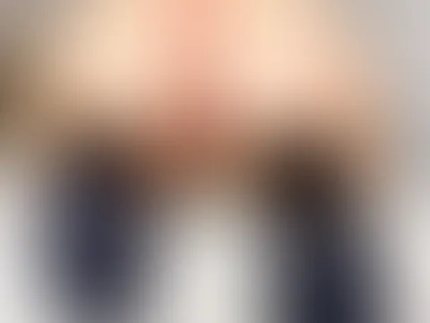 Würdest du den Tanga ausziehen oder nur zur Seite schieben? 🥵
