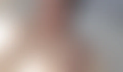 Nach so einem stressigen Tag liebe ich es in der Badewanne zu entspannen. Meine Rundungen mit dem nassen Wasser zu streicheln und meine rosa P***y zu verwöhnen.... Gott, wie ich das liebe... magst du
