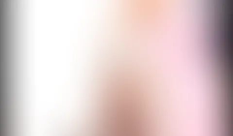Loli und ich dürfen endlich wieder als Urinale dienen. Doch diesmal hat Alice es beim Feiern etwas übertrieben und Nova hat ziemlich viel mit dem sauber machen zu tun.