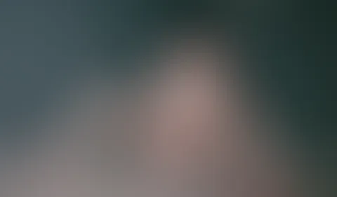 Mein Training für das Offizierskasino geht weiter und ich muss ganz schön dran glauben. Mit meiner eigenen P**se mache ich meine Zelle sauber und wasche mich anständig ab…