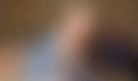W***sanleitung! Ich melke deinen S*****z ab! In meinem süßen Pyjama kannst du mir doch nicht wirklich widerstehen oder? Also hol ich raus und lass ihn mich abmelken damit ich an deine geile F**ksahne
