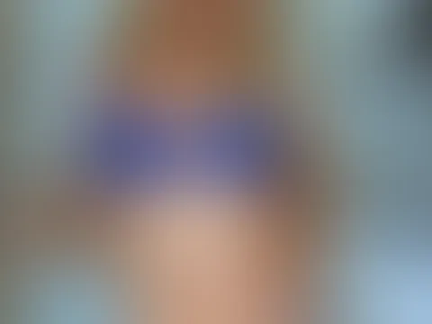 In blauen Dessous und High Heels zeige ich dir, wie mein Natursekt fließt.
