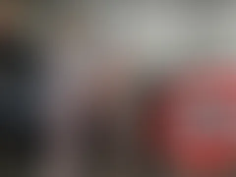 Mann Fingert und leckt junges Teen zum S****t auf Bike!