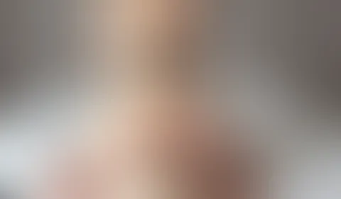 Femdom, er liegt mit gesperrte S*****z in Käfig und ich reite Dildo