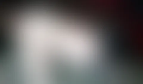 Ich war so geil und hab mich richtig hart doggy gef**kt mit meinem extra großen dildo. Kurzer Hand am Schlafzimmerschrank befestigt und schön von hinten durchgef**kt bis ich komme.