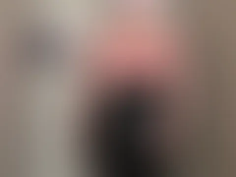Duschen in Leder🥵💦 4min! Ich trag eine geile Lederhose mit Taschen also wie eine Jeans aber in Leder!😈 Einen Weihnachtsbh und eine Weihnachtsmütze! Meine Füße sind nackt😉 Ich dusche in diesem Outf