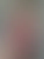 Eines der neuen Dessous ausprobiert