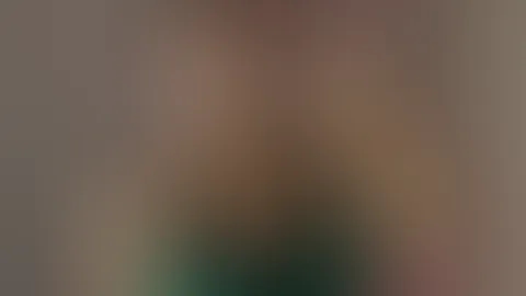 Ich liebe es, die Frustration in deinen Augen zu sehen, während ich dich langsam und sinnlich bis an den Rand der Lust reize