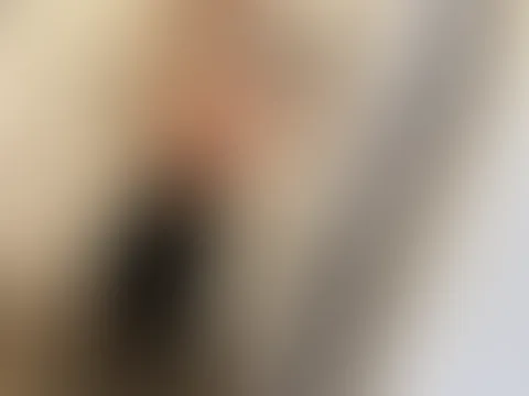 Dienstagmorgen und ich starte schon mit der richtigen Energie. ☕✨ Ein kleiner Blick hinter die Kulissen… mehr gibt’s wie immer nur für dich 😉 Bereit für den Rest der Woche? 😌
