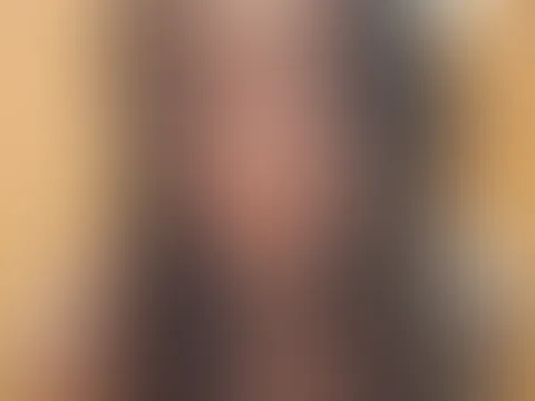 Hurra, Wochenende! 🥳 Dusche ist der beste Start in den Tag 💦 Heißes Wasser, Schaum auf der Haut, Körper wacht sofort auf und Gedanken werden schon ganz versaut… 😈 Bin rausgekommen frisch, nass, tro