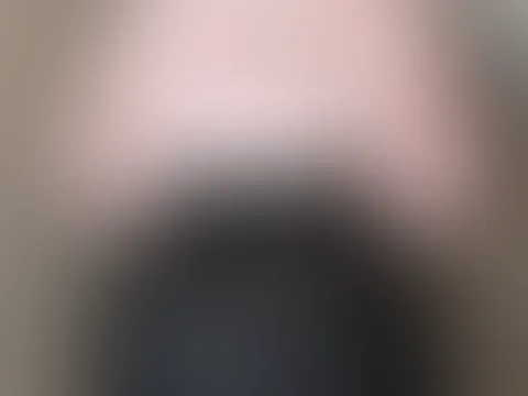 Baby ich twerke für dich im Latexrock🍑 Stehe in der Dusche und wackel mit meinem geilen A***h in Slowmotion für dich im engen Latexrock🤤 da gibt es noch ein Duschvideo in diesen Latexrock... würdest