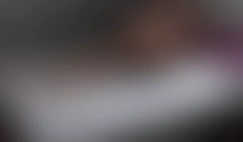 Vom Jungschwanz durchgef**kt Eigentlich wollte er bei mir seine Reifeprüfung ablegen, denn große Erfahrung hatte er keine. Aber was er dann im Bett abgeliefert hat konnte sich wirklich sehen lassen.
