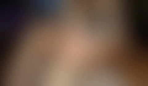 DAMIT habe ich nicht gerechnet! Er bringt es zu Ende! Ich wollte schön masturbieren, weil er Krank im Bett lag, Frau braucht ja trotzt dem ihren Spaß... na ja er hat mich stöhnen gehört und da war wo
