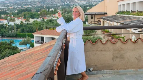 Balkon, Bademantel, Nachbar – gef**kt, gefingert, Orgasmus