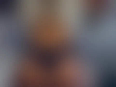 Abendstimmung pur: Mein Slip sitzt perfekt, aber der Reveal wartet nur auf dich… 😈 Wer tippt für mehr? Komm in meinen Chat auf fan7!   #fan7 #AbendTease #SlipSexy #BackViewHot #PPVReveal #Fan7Feed #H