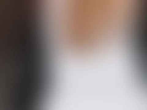 Würdest du meinen A***h aus der Jeans auspacken und mit ihm spielen wollen, wenn ich so vor dir stehen würde? 😈