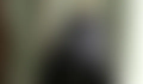 Makler entsaftet…. Ich wollte diese Wohnung unbedingt! Und ich hatte sehr feuchte Argumente für den Makler. Erst habe ich die Maklercourtage weggeblasen, dann habe ich mich von seinem harten Prügel o