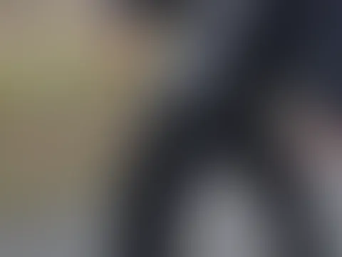 Spazieren DrauĂen in Lederleggings und Oveekneesđđ Man hört soo geil das GerĂ€usch vom Stöckelđ€€ GefĂ€llt es dir?Ich denke du liebst den Sound? Und dann noch dazu meine enge schwarze Lederleggings wo
