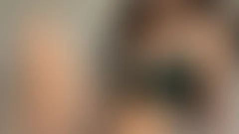 tätowierer arm und evtl schon ein, zwei F****r im A***h, wer weiss das schon ;)