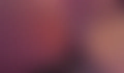 Komm vor mich ,Knie dich nieder und schau mir zu wie ich meine feuchte P***y massiere 🤤