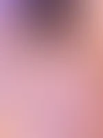 “Bad Girl Vibes 😈🔥”  Frech, verführerisch und ein Hauch von Gefahr – diese Kombination aus Unschuld und Rebellion macht das Bild einfach unerträglich heiß 😏💦 Die maskierte Schönheit mit ihren gefl
